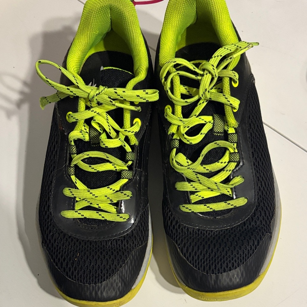 Under Armour black Curry Athletic Sneakers with Neon Yellow Accents- size 7Y